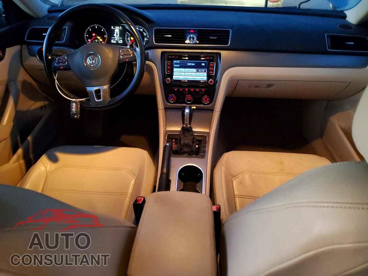 VOLKSWAGEN PASSAT 2015 - 1VWBV7A37FC014543