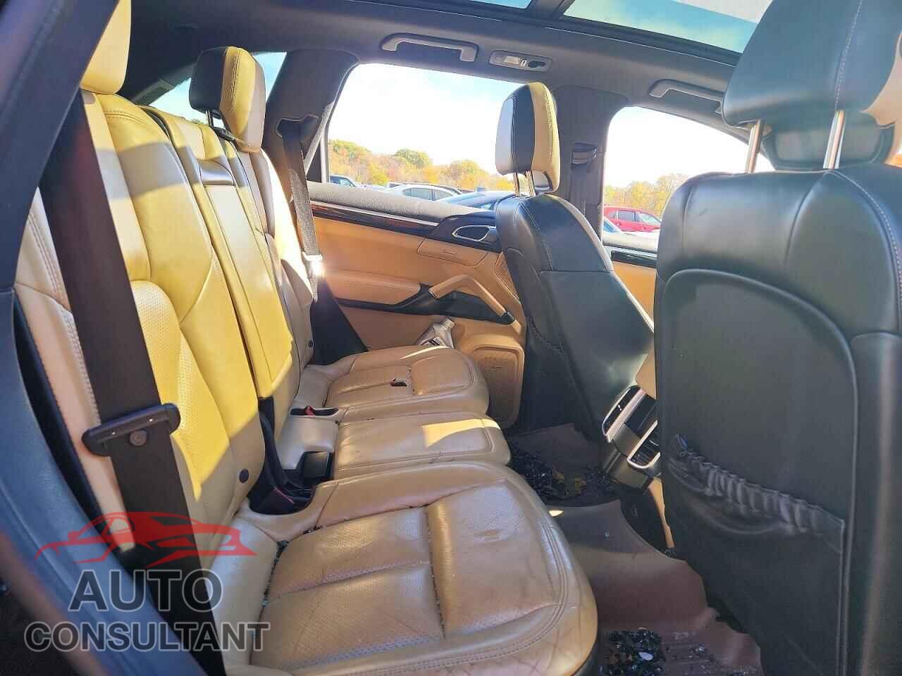 PORSCHE CAYENNE 2018 - WP1AE2A21JLA70509