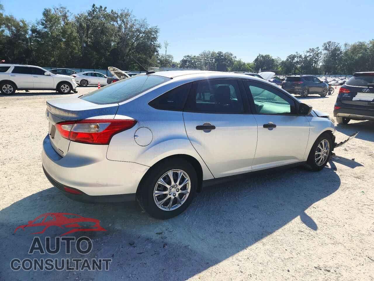 FORD FOCUS 2013 - 1FADP3E2XDL369807