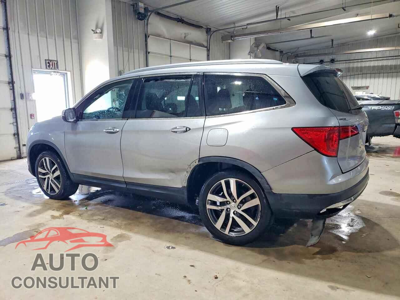 HONDA PILOT 2017 - 5FNYF6H99HB065174
