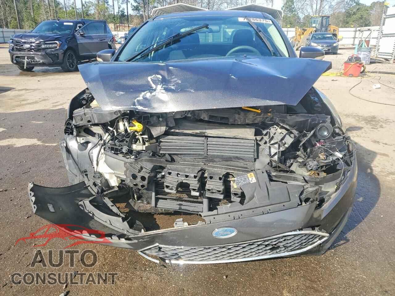FORD FOCUS 2015 - 1FADP3F29FL214845