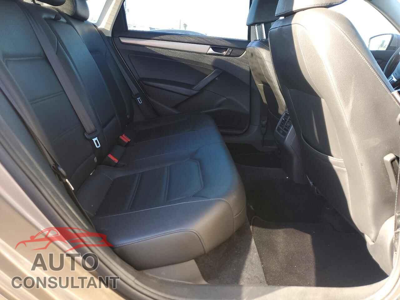 VOLKSWAGEN PASSAT 2015 - 1VWBV7A3XFC038433