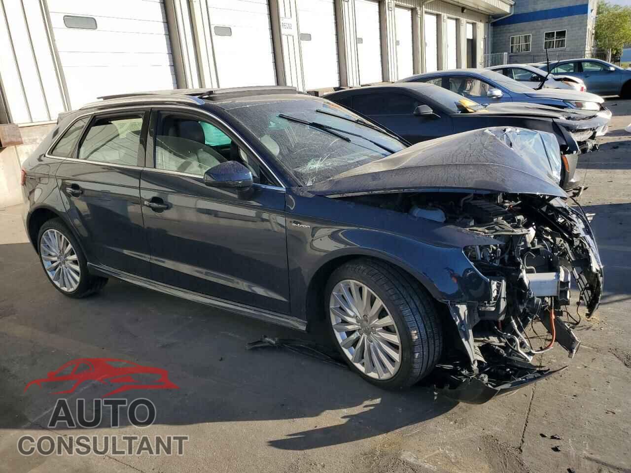 AUDI A3 2017 - WAUTPBFF5HA136367