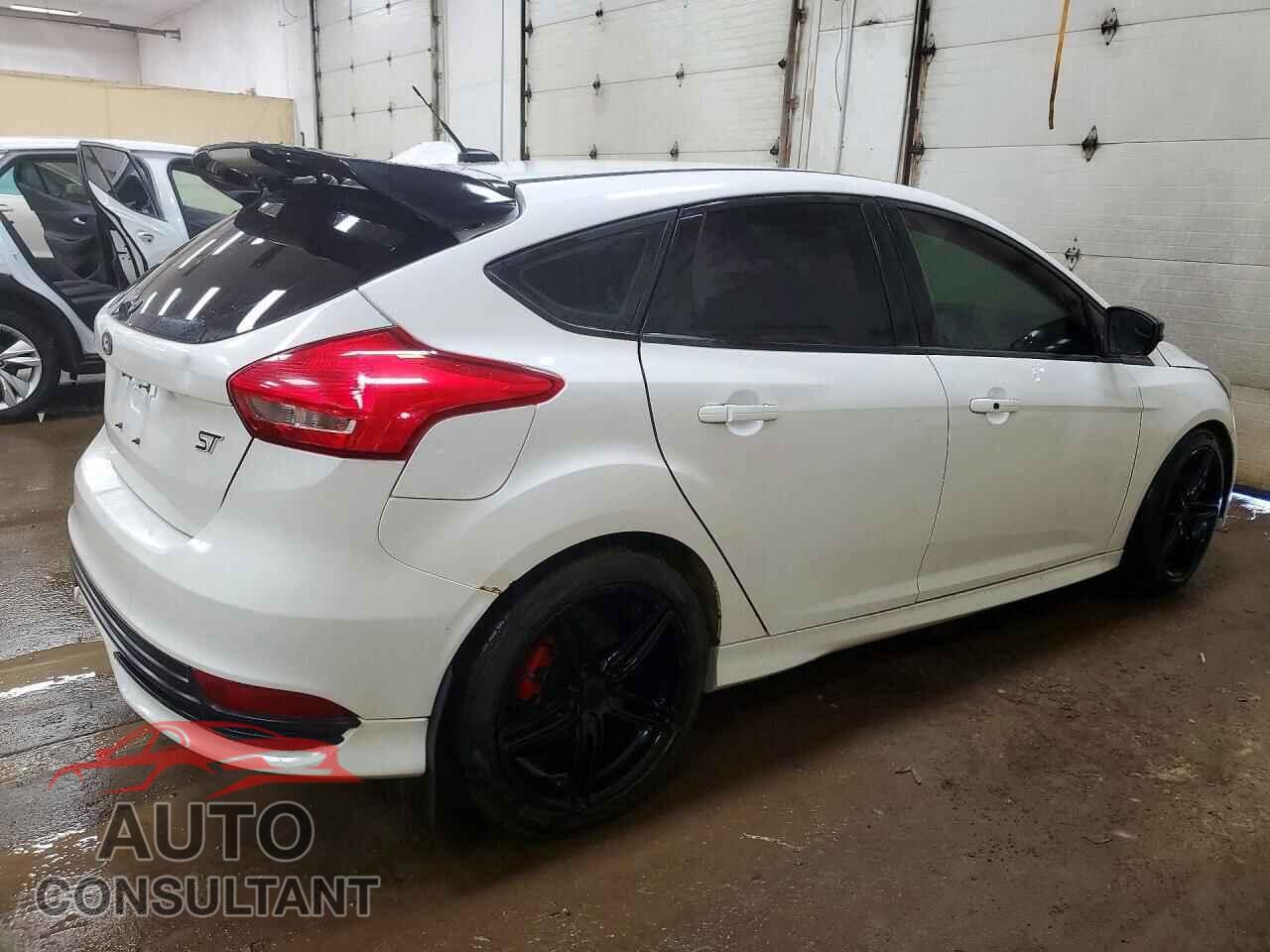 FORD FOCUS 2017 - 1FADP3L99HL204479