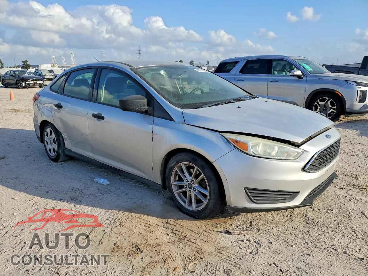 FORD FOCUS 2015 - 1FADP3E27FL326058