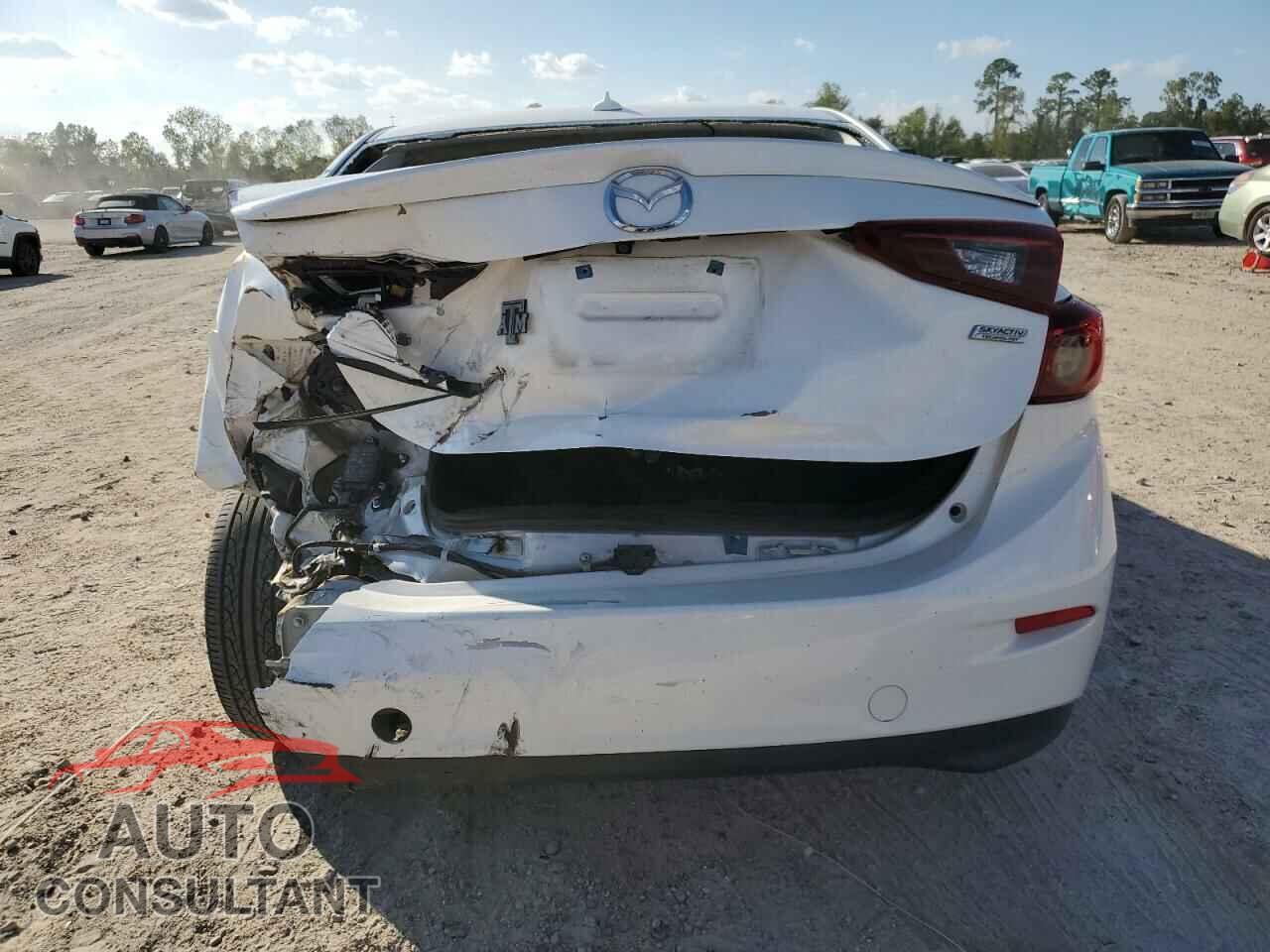MAZDA 3 2017 - 3MZBN1W38HM130244