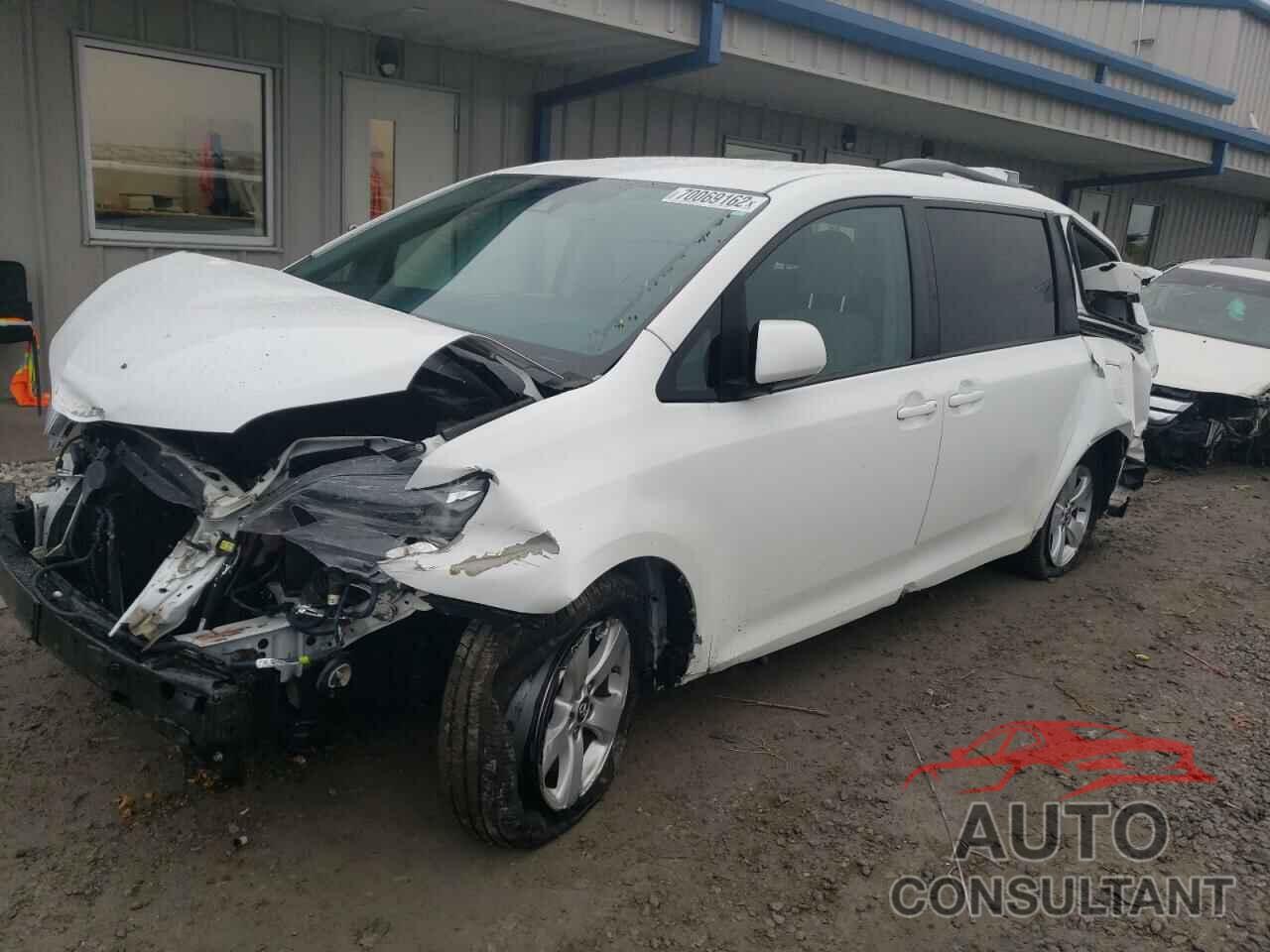 TOYOTA SIENNA 2018 - 5TDKZ3DC8JS936712