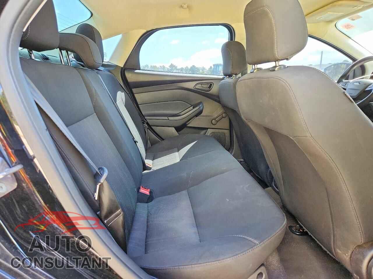 FORD FOCUS 2018 - 1FADP3E20JL284874
