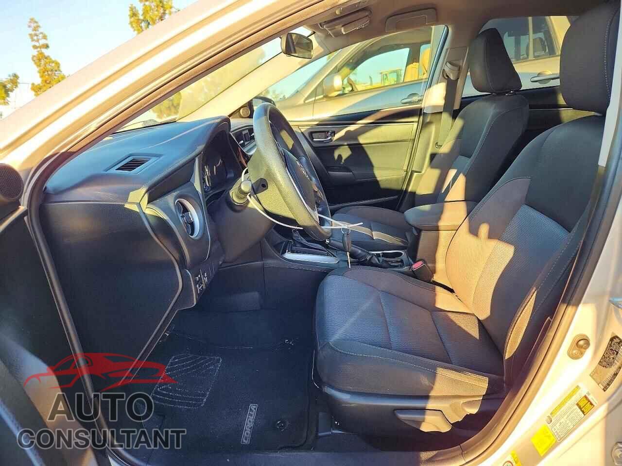 TOYOTA COROLLA 2017 - 5YFBURHEXHP726936