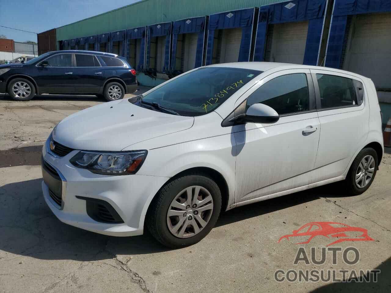 CHEVROLET SONIC 2017 - 1G1JG6SH4H4137557