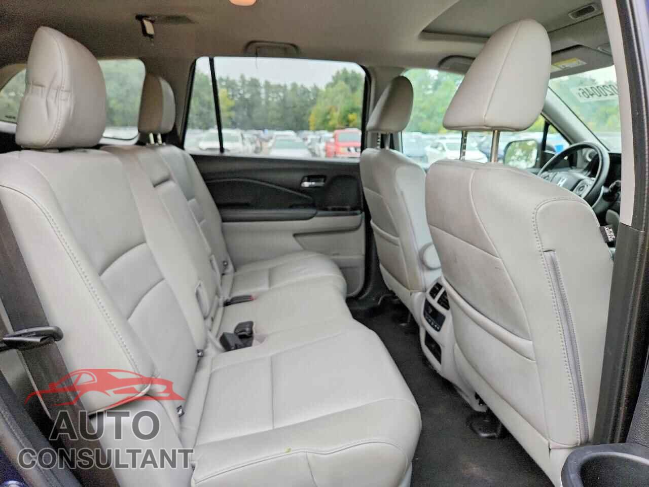HONDA PILOT 2017 - 5FNYF6H52HB025578