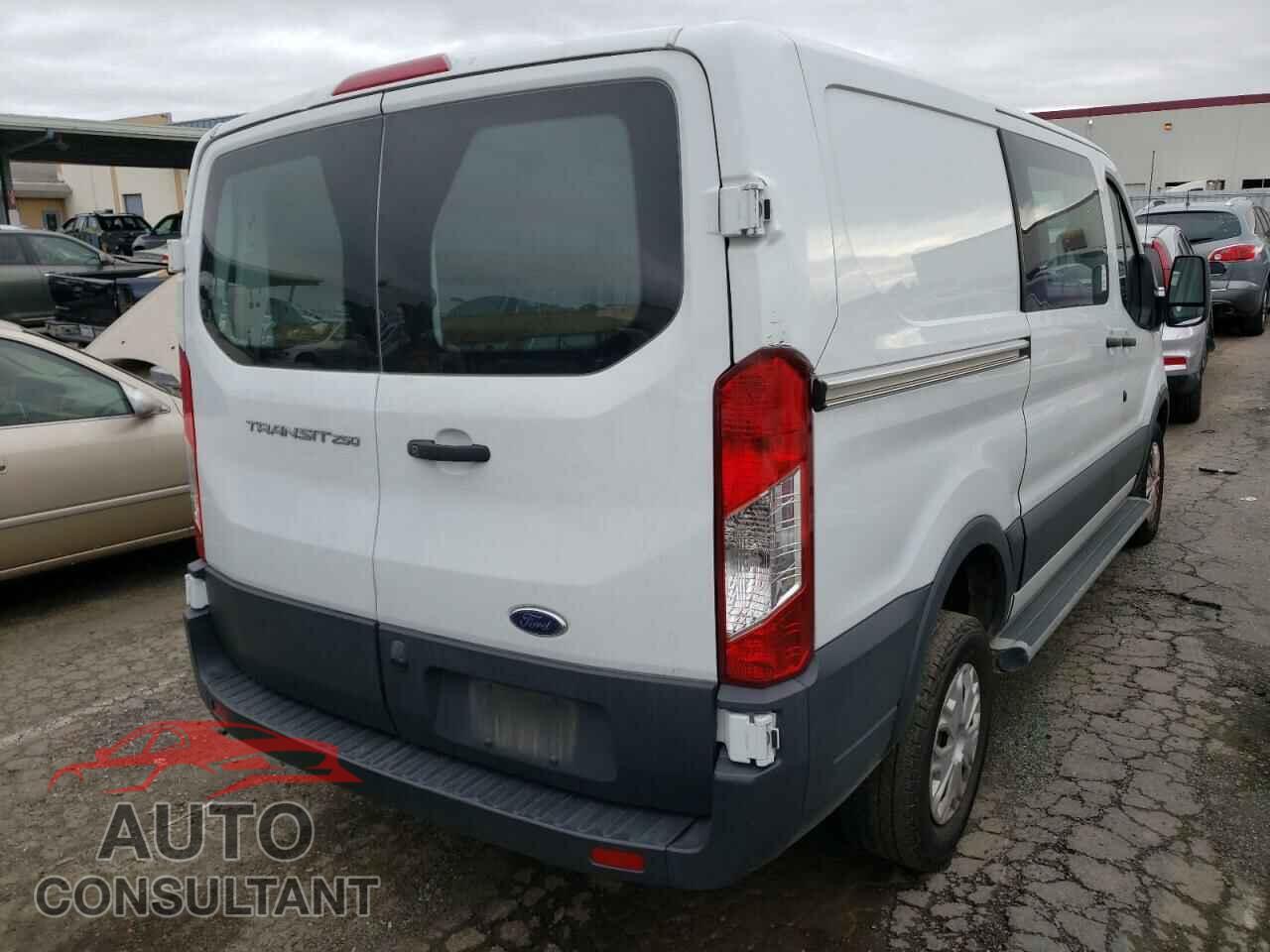 FORD TRANSIT CO 2018 - 1FTYR1YM7JKB32989