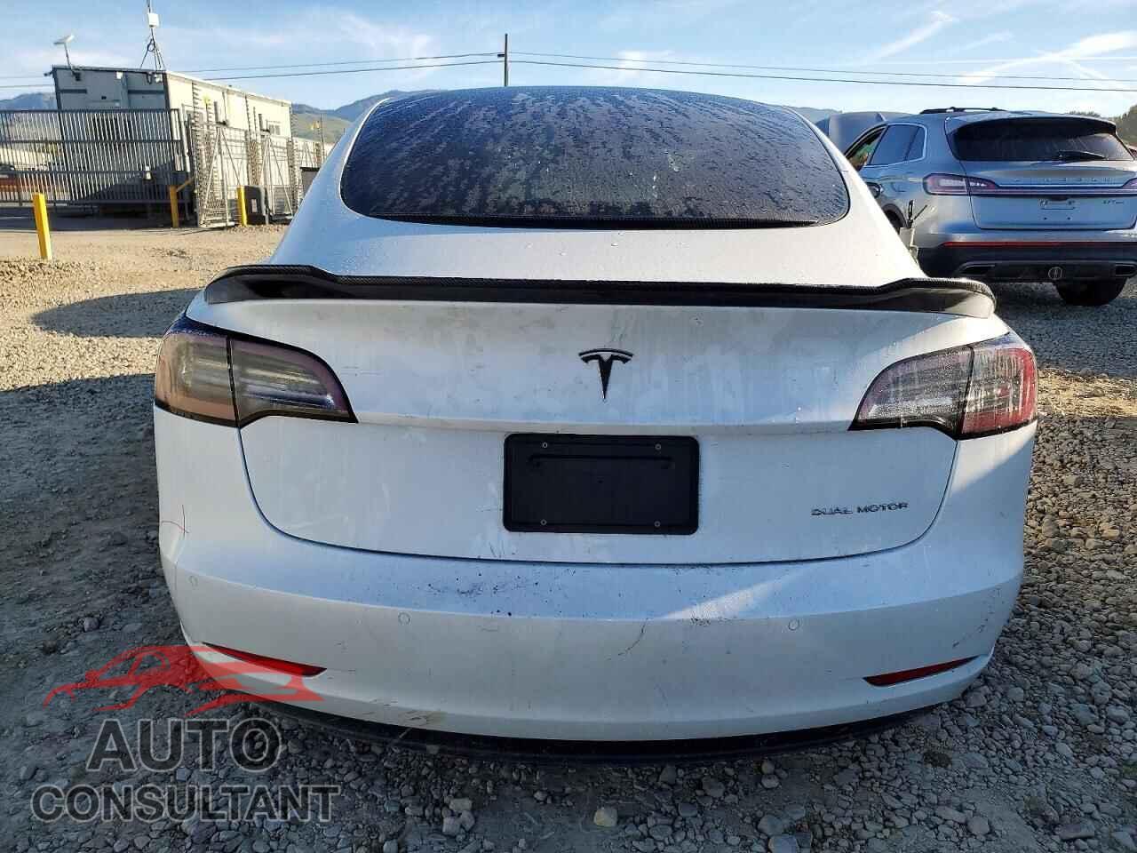TESLA MODEL 3 2021 - 5YJ3E1EBXMF044125