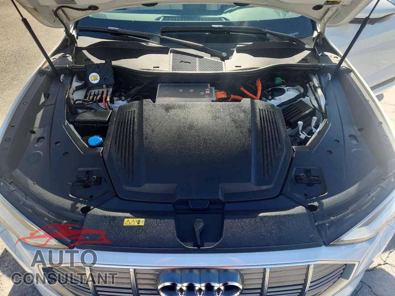 AUDI E-TRON 2019 - WA1LAAGEXKB022879