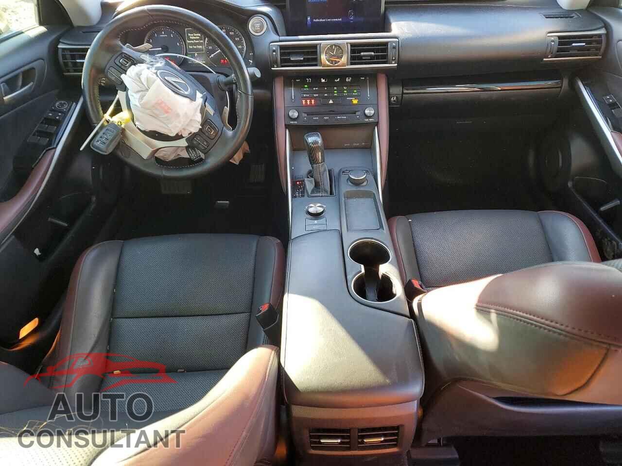 LEXUS IS 2018 - JTHBA1D20J5076151