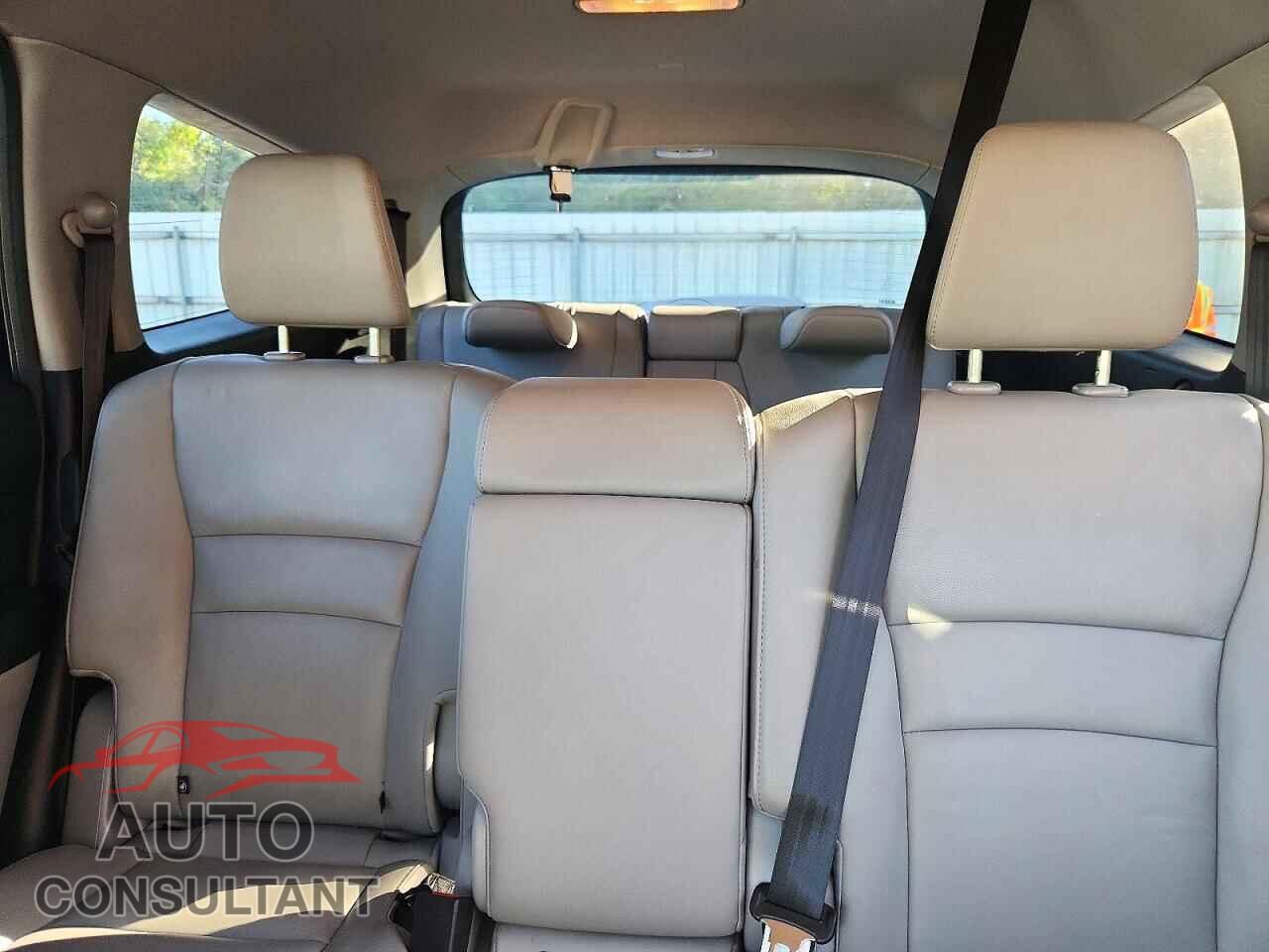 HONDA PILOT 2017 - 5FNYF5H54HB010185