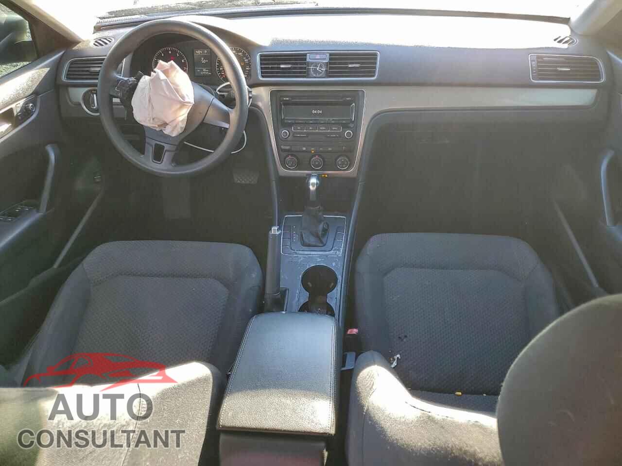 VOLKSWAGEN PASSAT 2013 - 1VWAP7A33DC048546