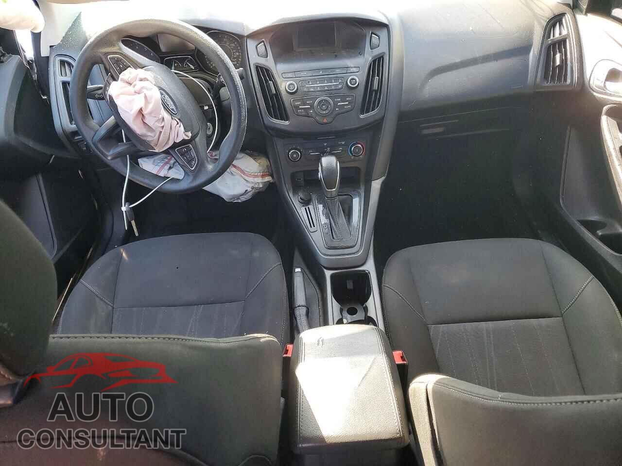 FORD FOCUS 2018 - 1FADP3F2XJL256322