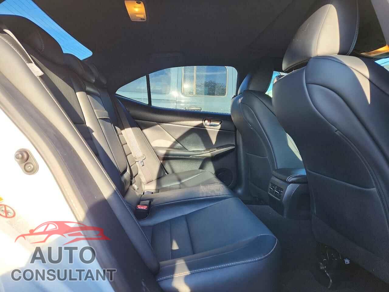 LEXUS IS 2015 - JTHBE1D25F5015213