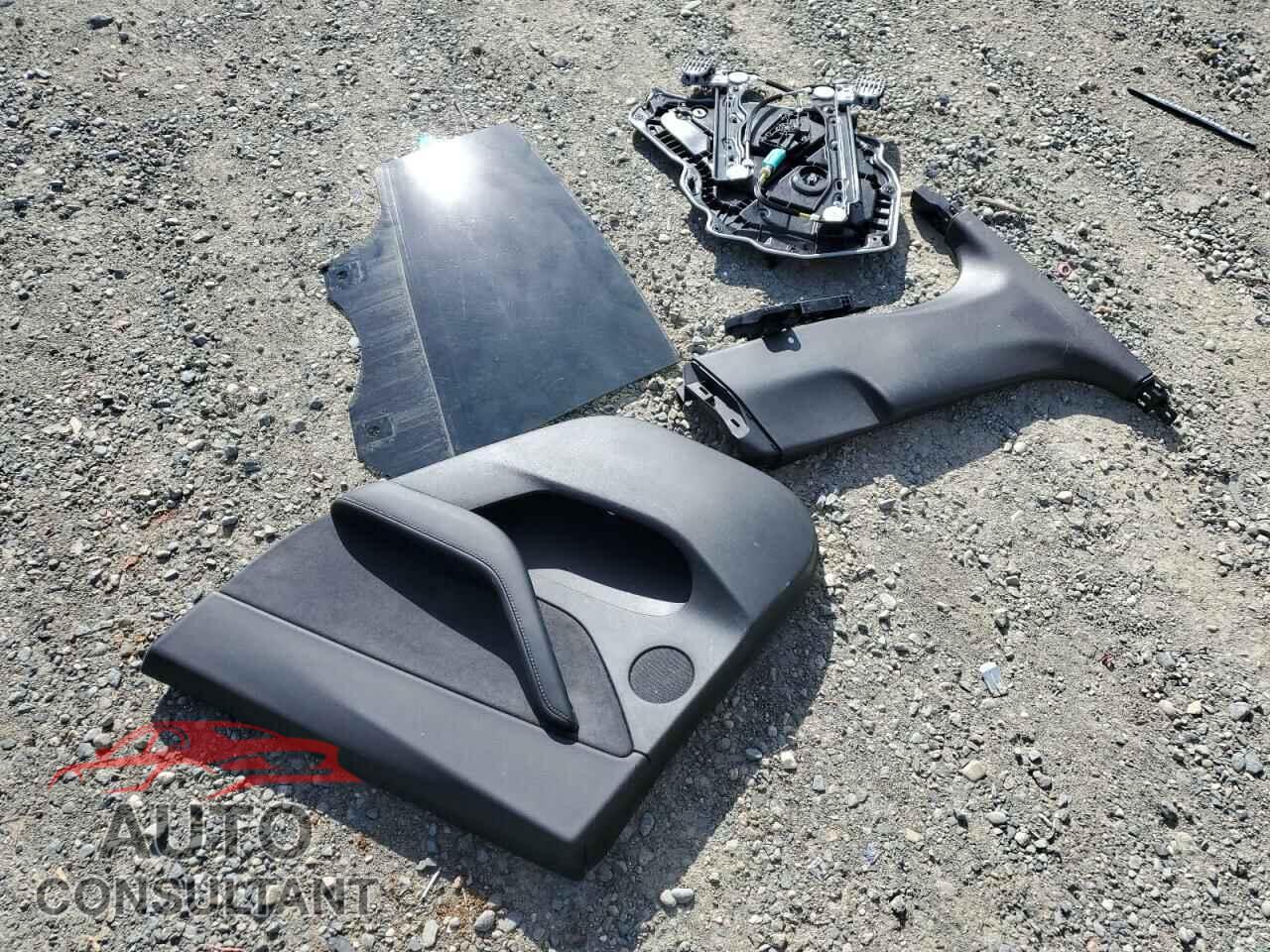 TESLA MODEL Y 2021 - 5YJYGDEEXMF296596