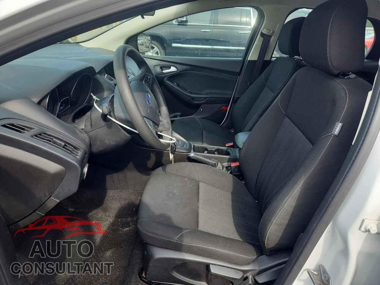 FORD FOCUS 2017 - 1FADP3F20HL280364