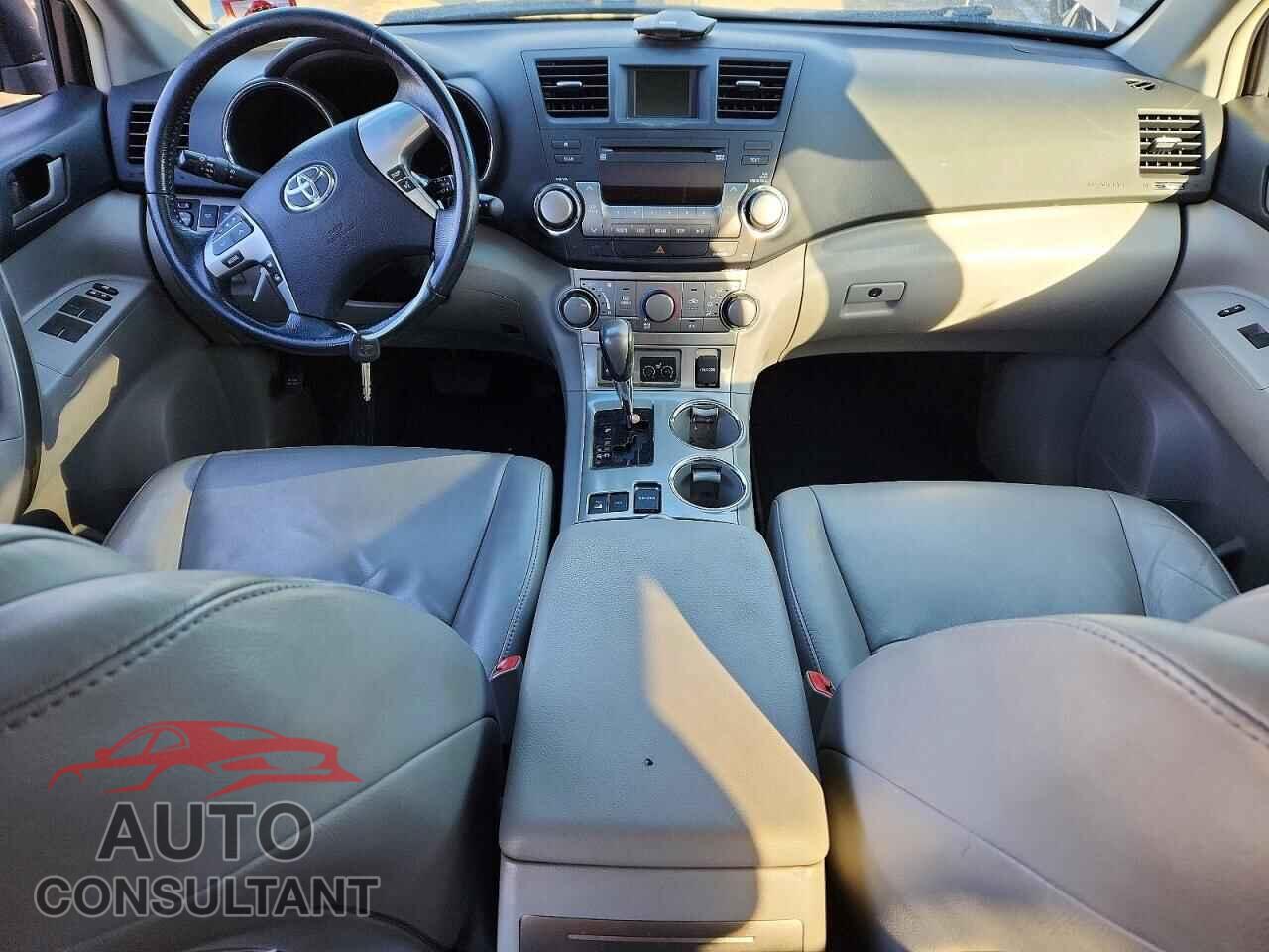 TOYOTA HIGHLANDER 2011 - 5TDBK3EH2BS065726