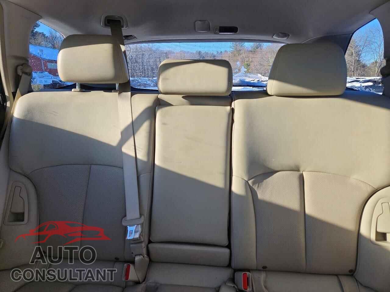 SUBARU OUTBACK 2013 - 4S4BRBKC5D3200230