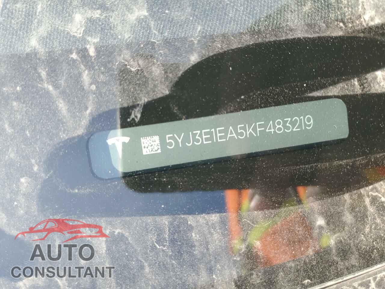 TESLA MODEL 3 2019 - 5YJ3E1EA5KF483219