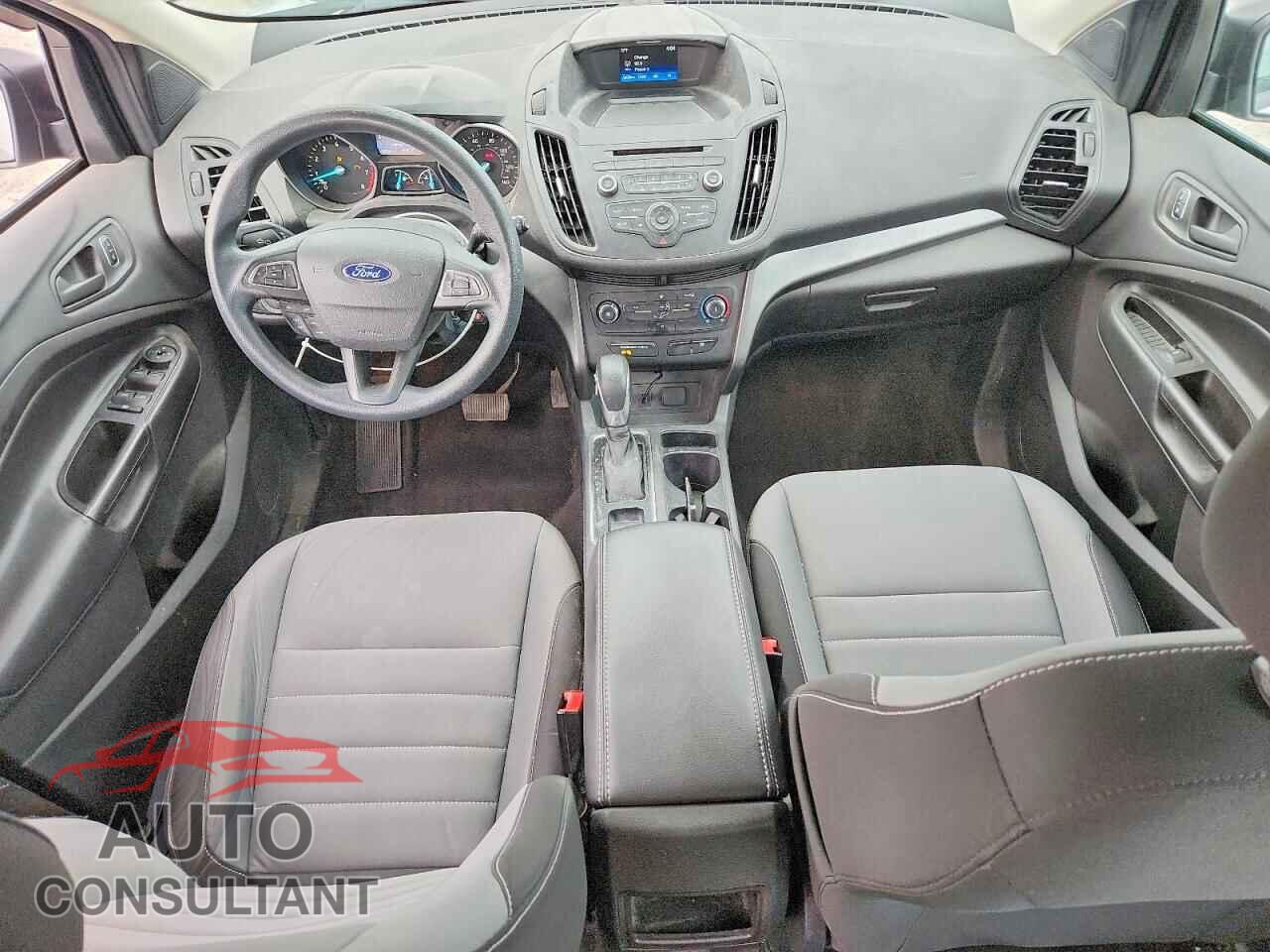 FORD ESCAPE 2017 - 1FMCU0F70HUC84123