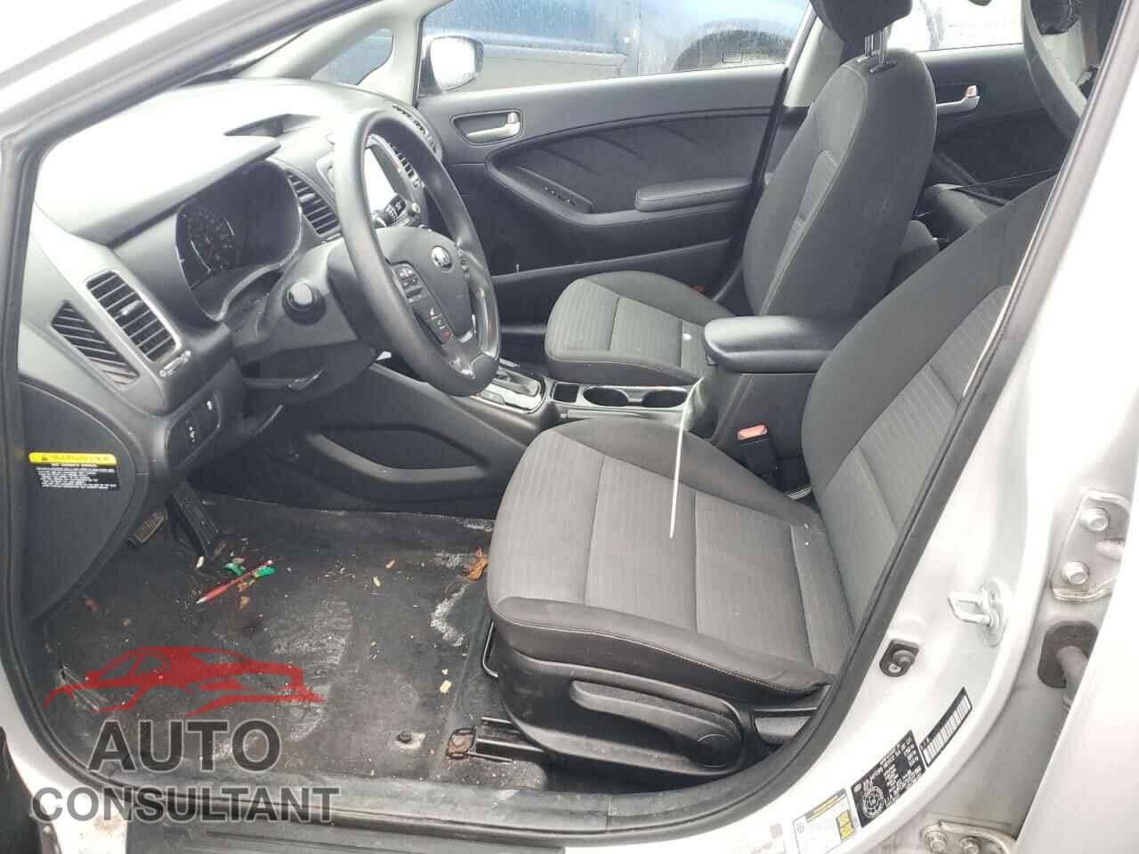 KIA FORTE 2018 - 3KPFL4A79JE237888