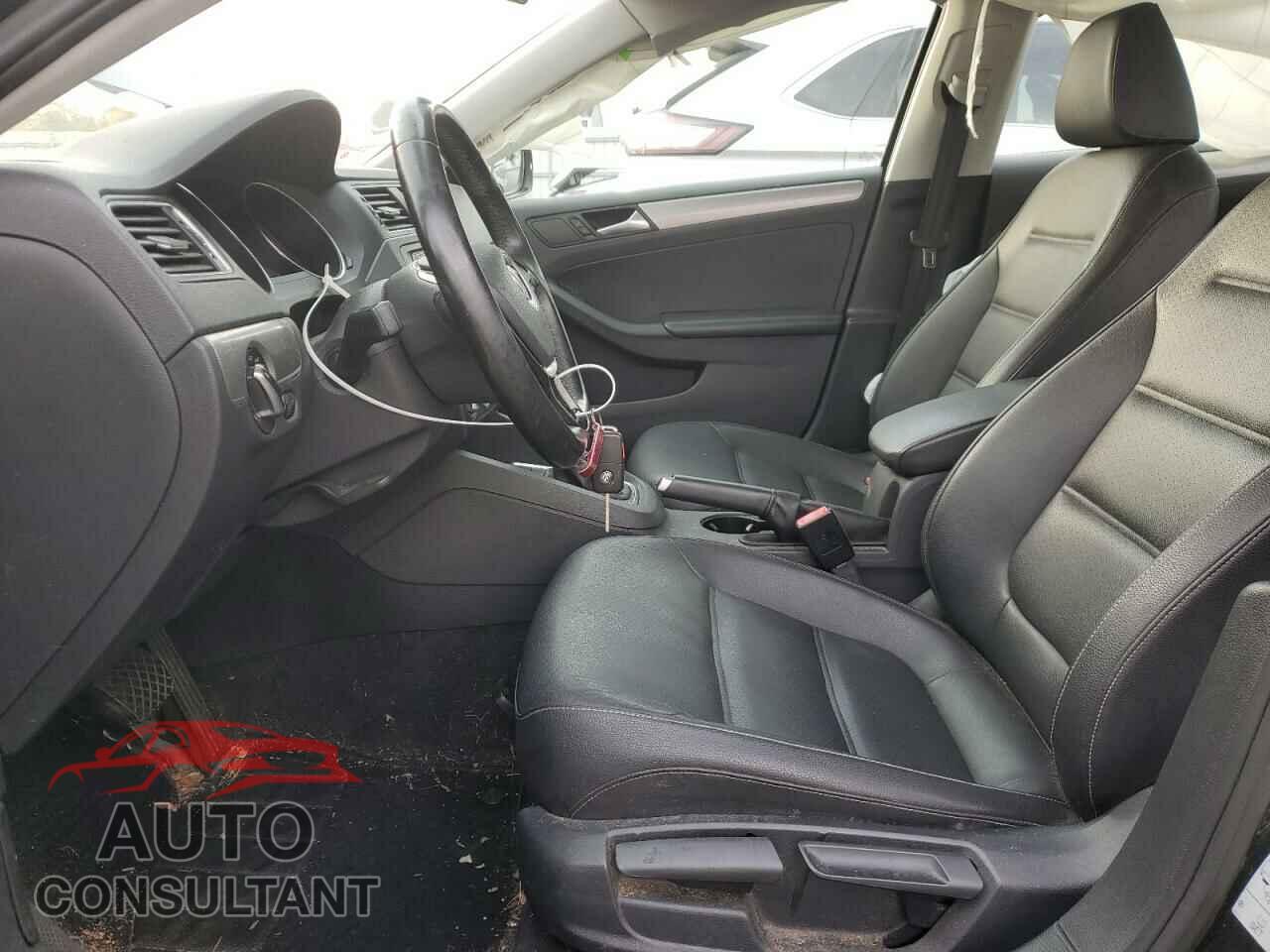 VOLKSWAGEN JETTA 2018 - 3VWDB7AJ1JM261855