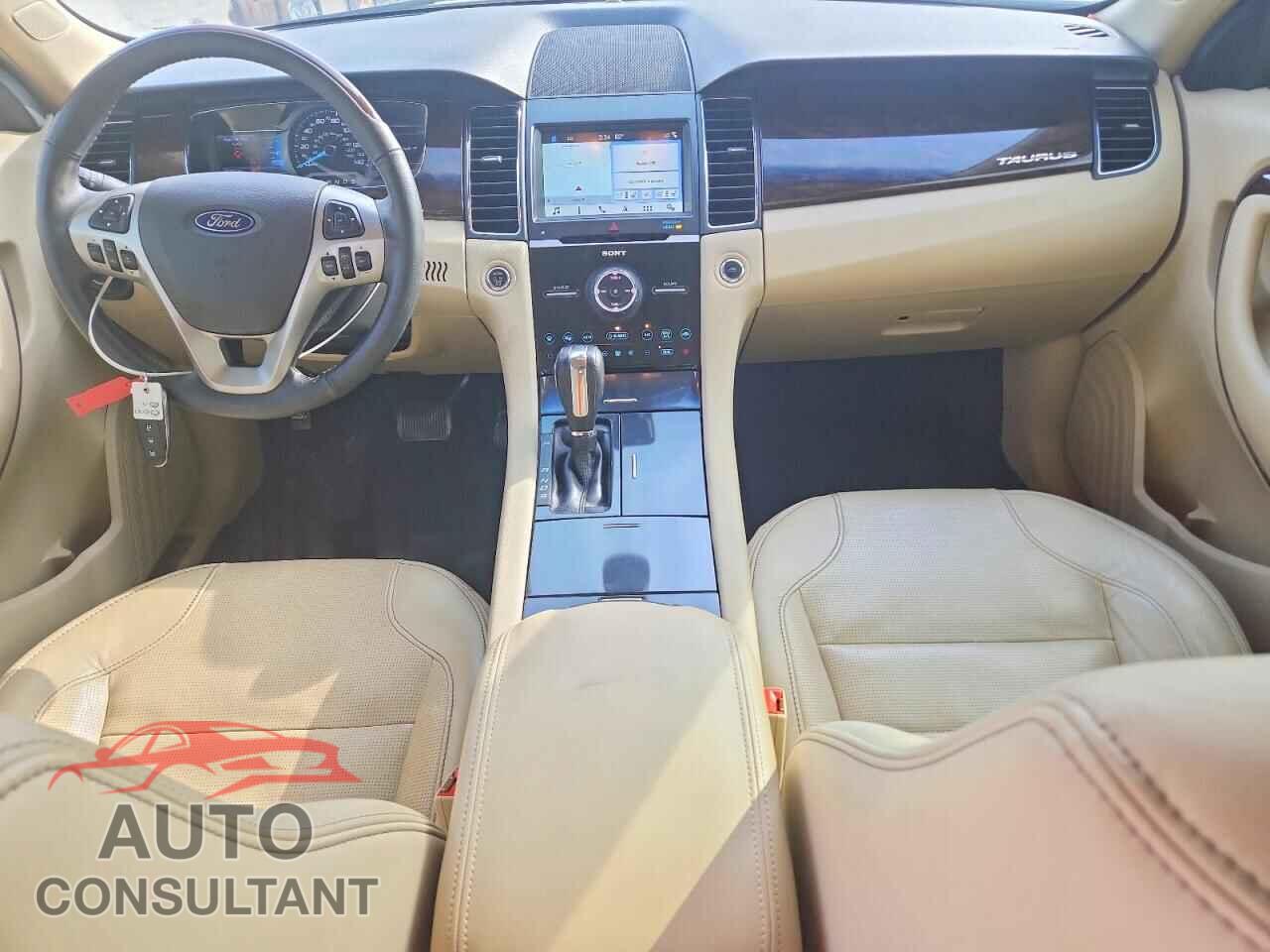 FORD TAURUS 2018 - 1FAHP2F85JG105218