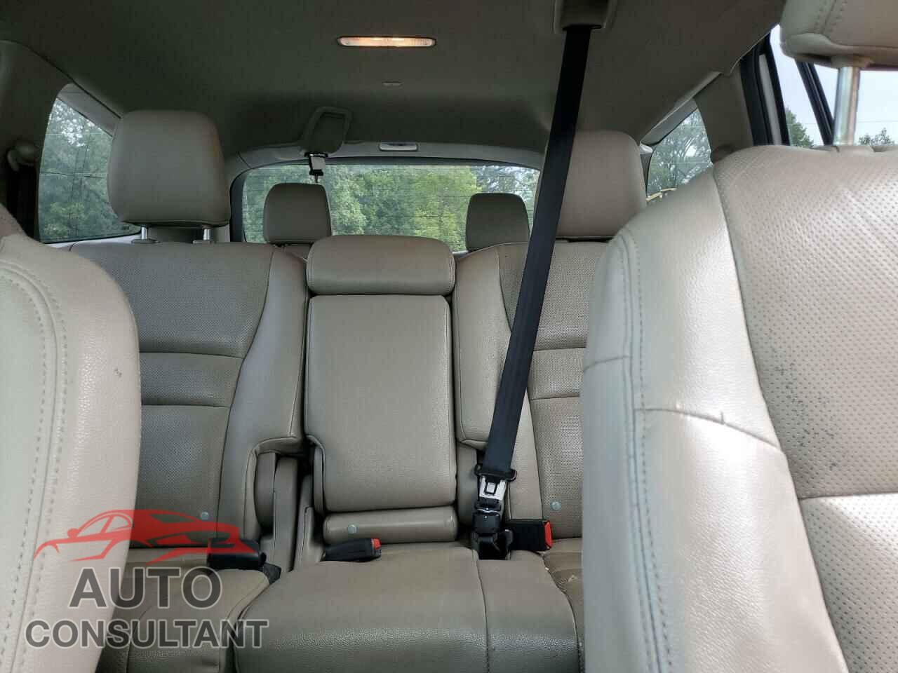 HONDA PILOT 2017 - 5FNYF5H39HB018751