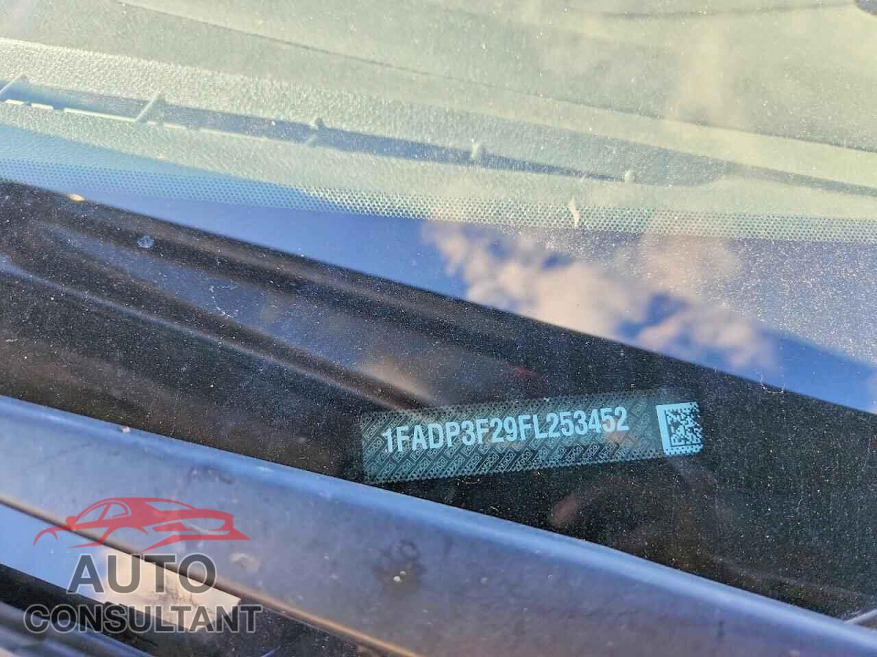FORD FOCUS 2015 - 1FADP3F29FL253452