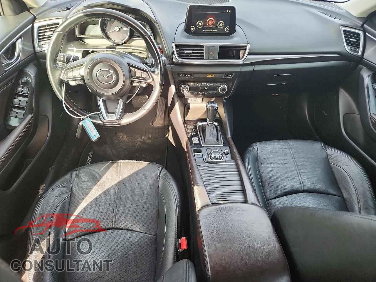 MAZDA 3 2018 - 3MZBN1M30JM158919