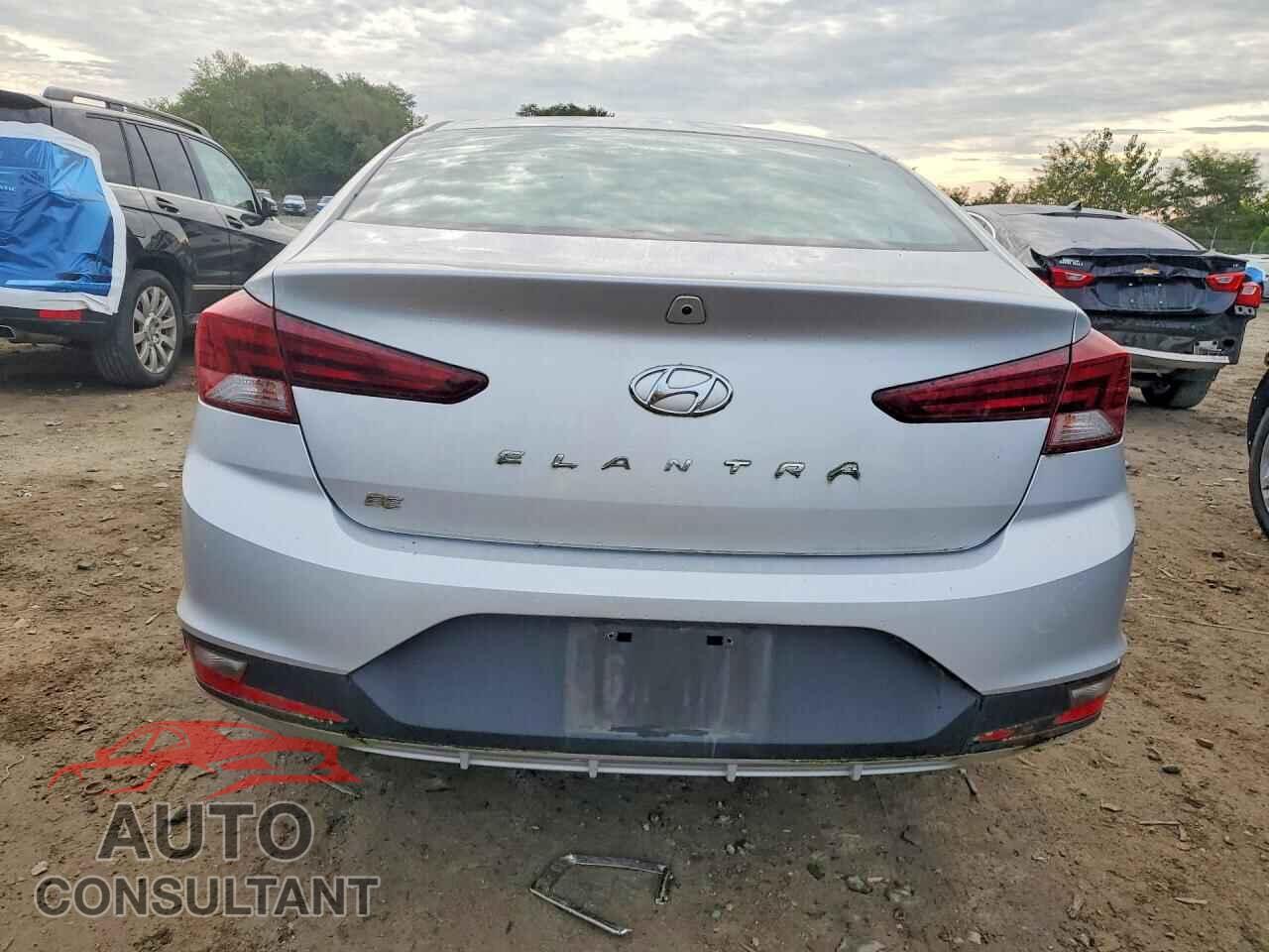 HYUNDAI ELANTRA 2019 - KMHD74LF0KU775314