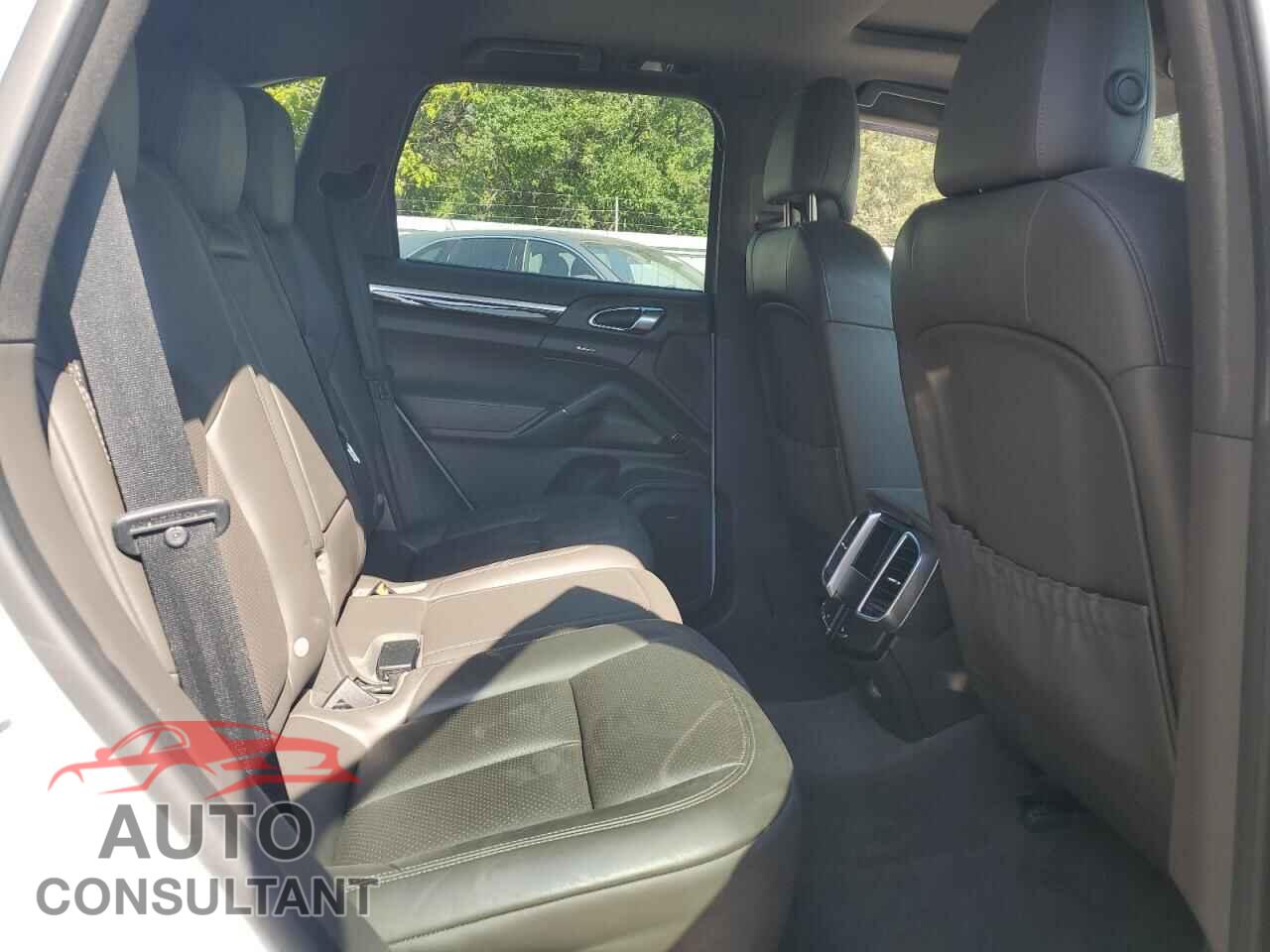 PORSCHE CAYENNE 2016 - WP1AA2A22GLA11652