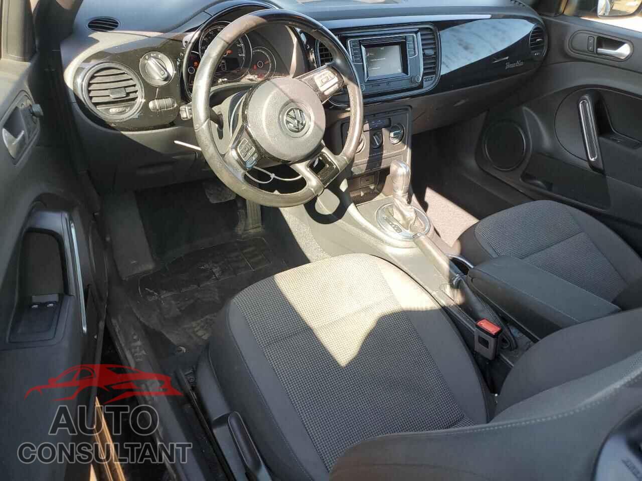 VOLKSWAGEN BEETLE 2017 - 3VWF17AT5HM615917