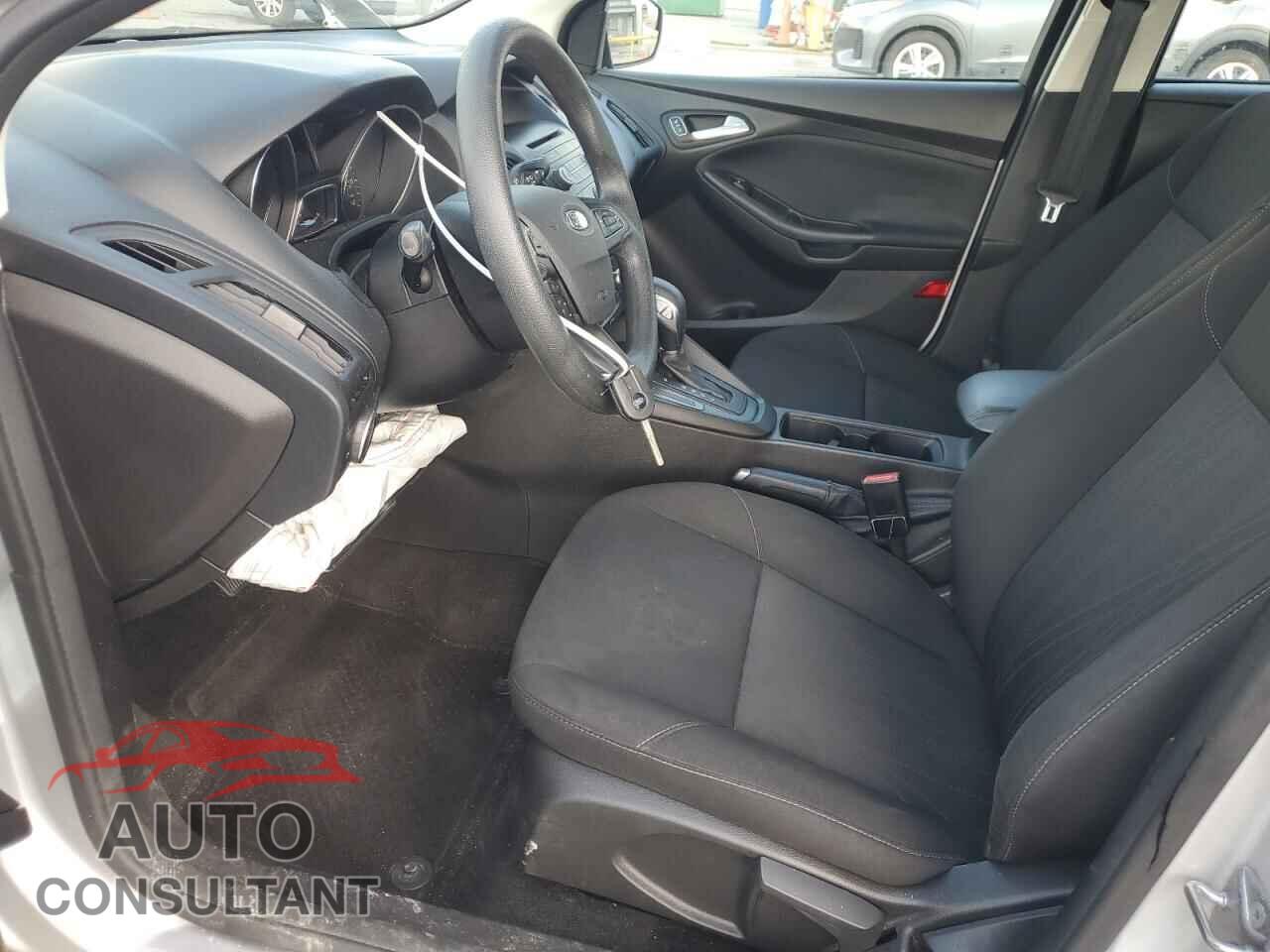 FORD FOCUS 2017 - 1FADP3F26HL309317