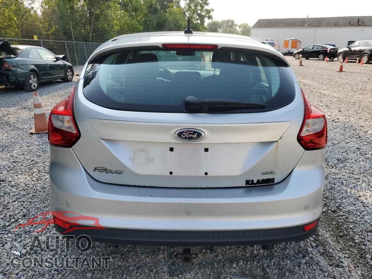 FORD FOCUS 2012 - 1FAHP3M22CL233365