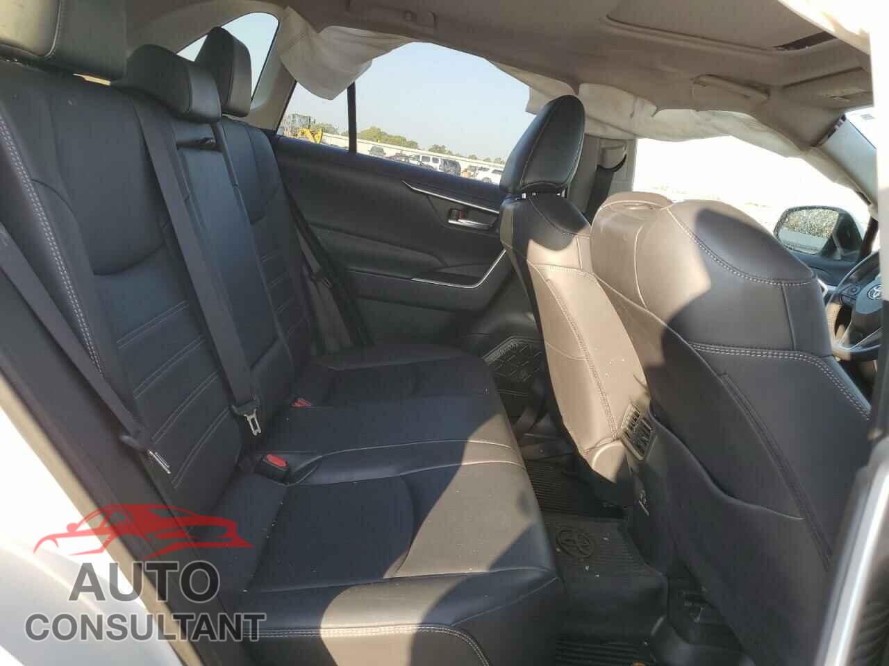 TOYOTA RAV4 2019 - JTMC1RFV9KD024584
