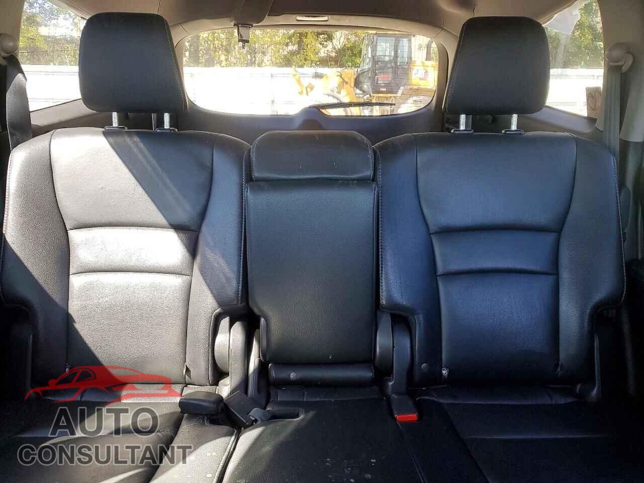 HONDA PILOT 2017 - 5FNYF6H82HB070272