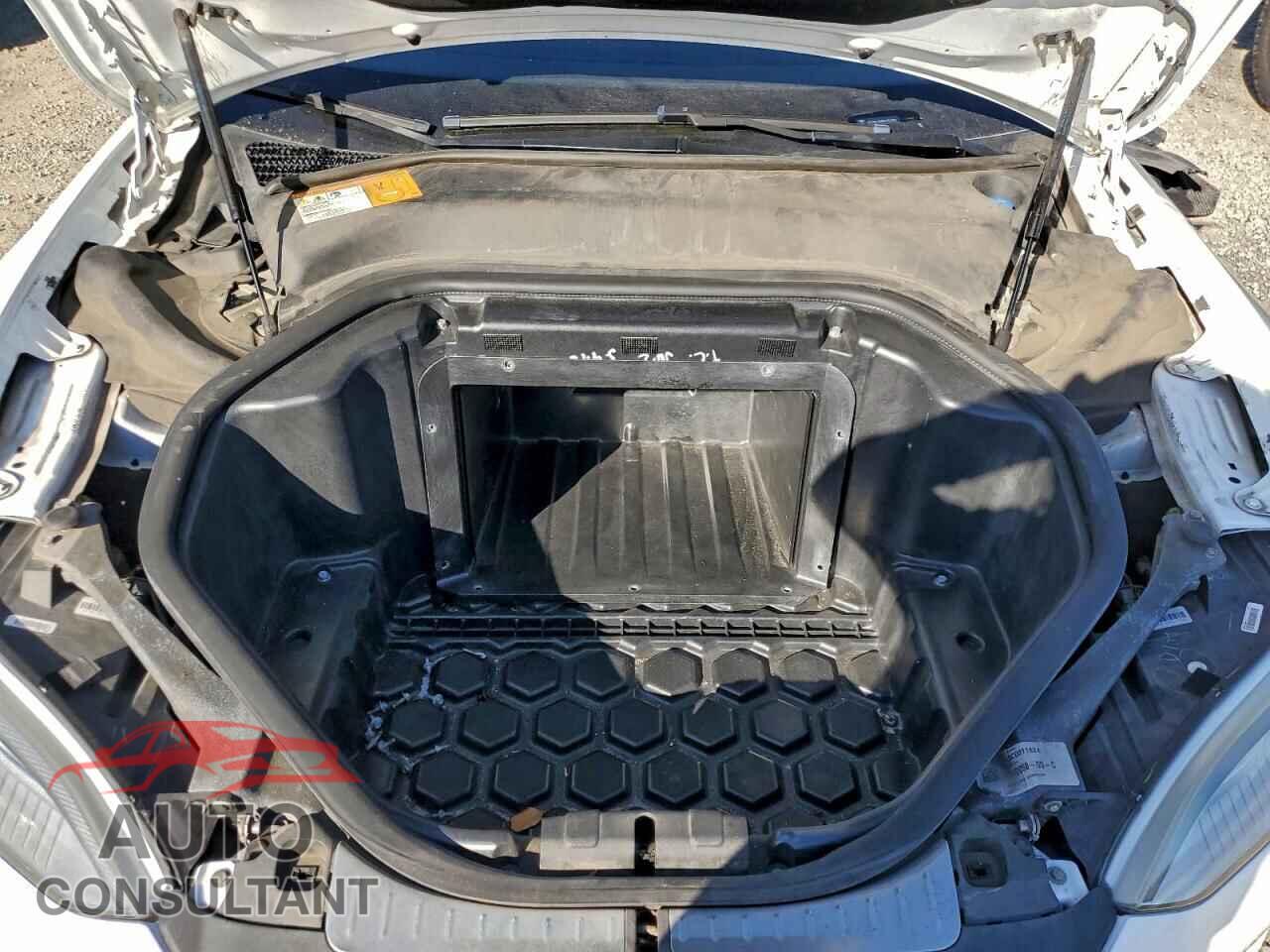 TESLA MODEL S 2013 - 5YJSA1CN8DFP07003