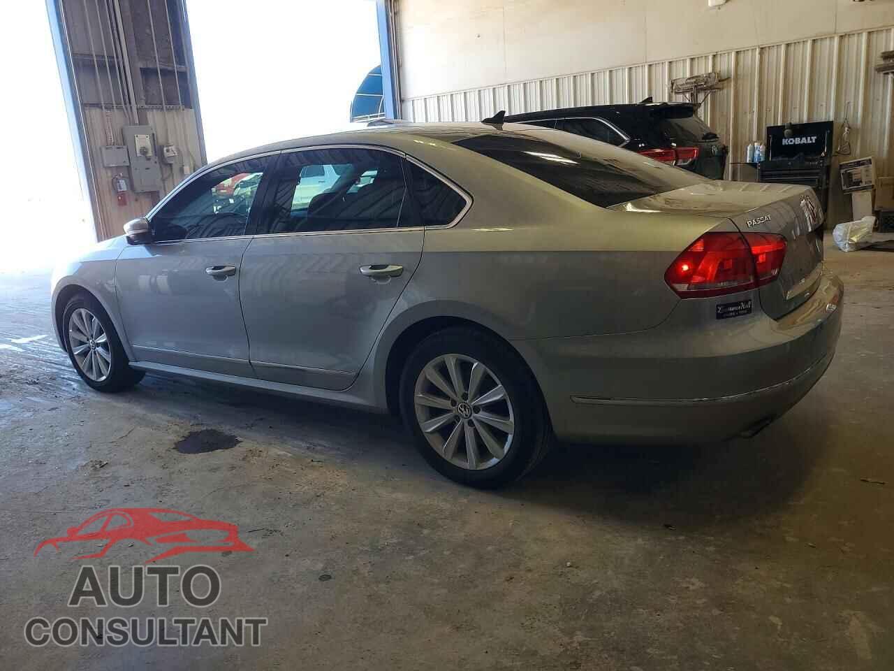 VOLKSWAGEN PASSAT 2013 - 1VWCH7A33DC004570