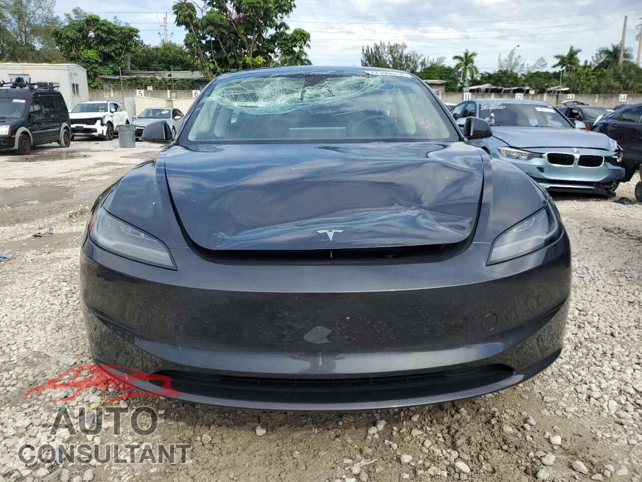 TESLA MODEL 3 2024 - 5YJ3E1EA4RF734404