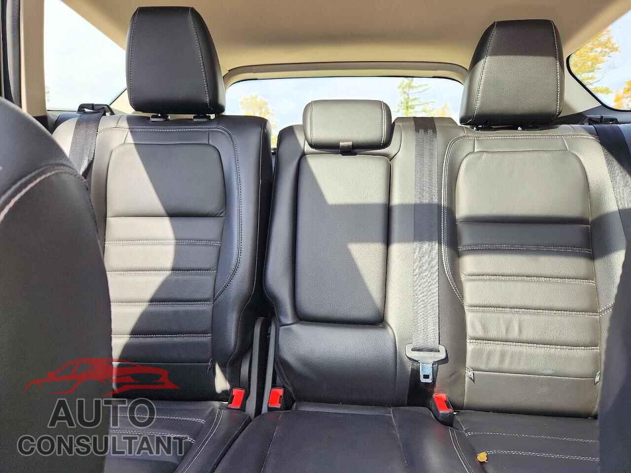 FORD ESCAPE 2017 - 1FMCU9G99HUD17172
