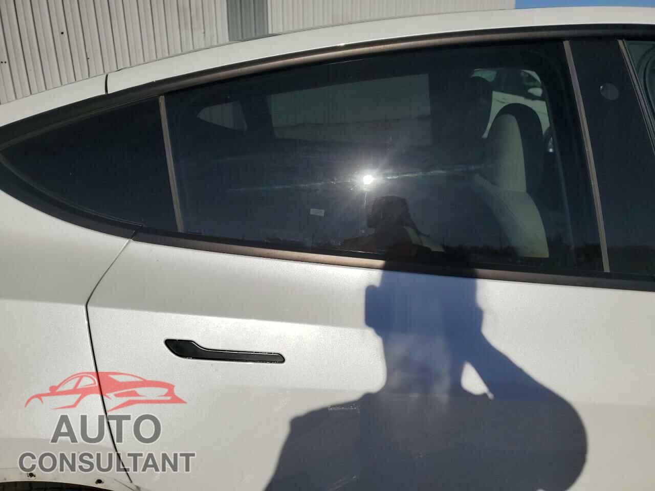 TESLA MODEL Y 2023 - 7SAYGDEE2PF711689