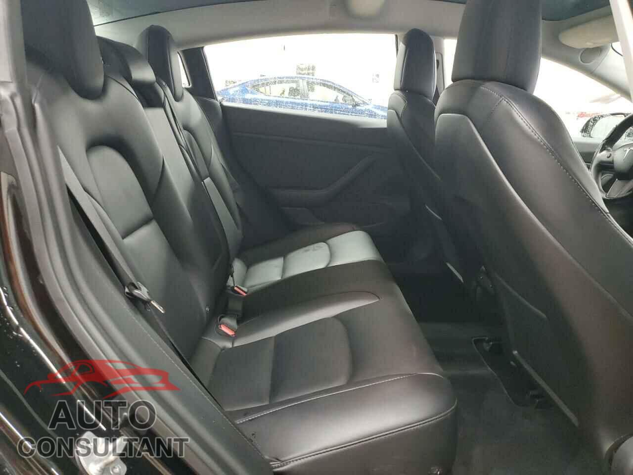 TESLA MODEL 3 2018 - 5YJ3E1EB7JF082553