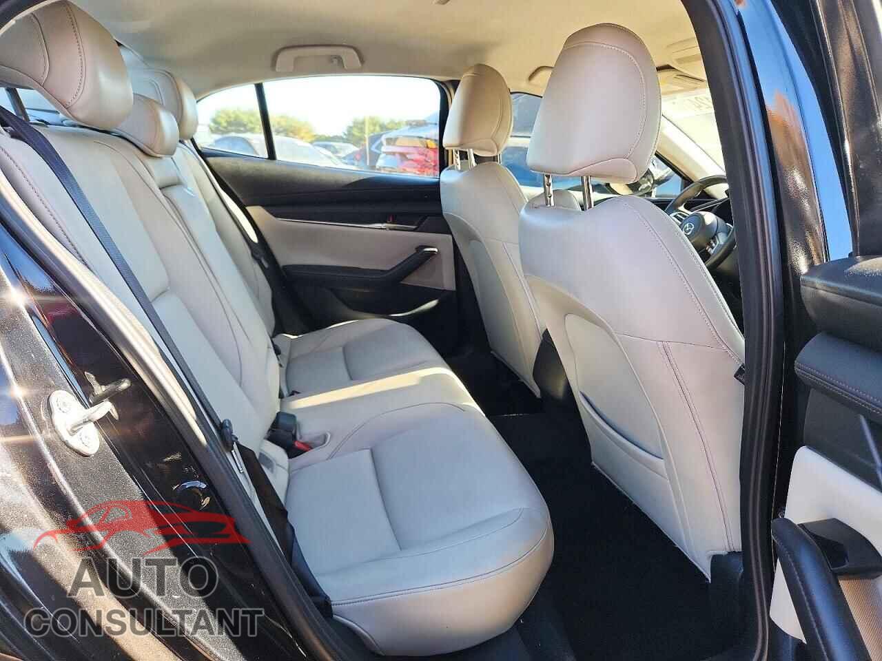 MAZDA 3 2019 - JM1BPBAM2K1131560