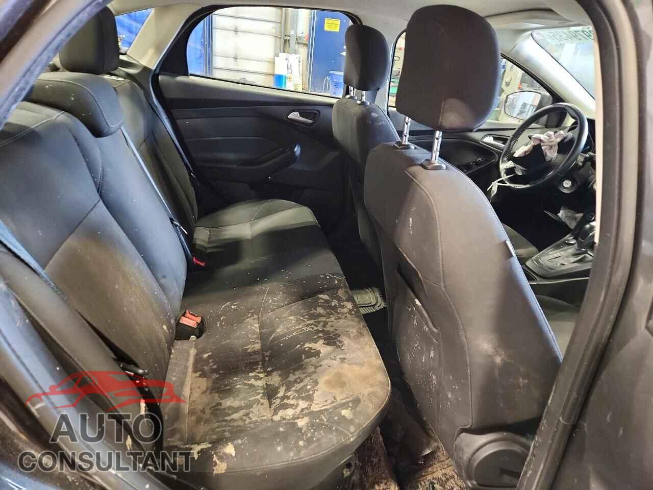 FORD FOCUS 2015 - 1FADP3F26FL352391